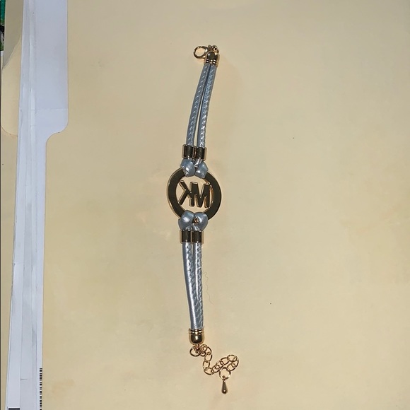 Cute Women’s Michael Kors Bracelet- Leather & Gold - Picture 5 of 6